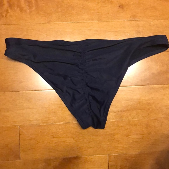 AE Bikini - Picture 4 of 5